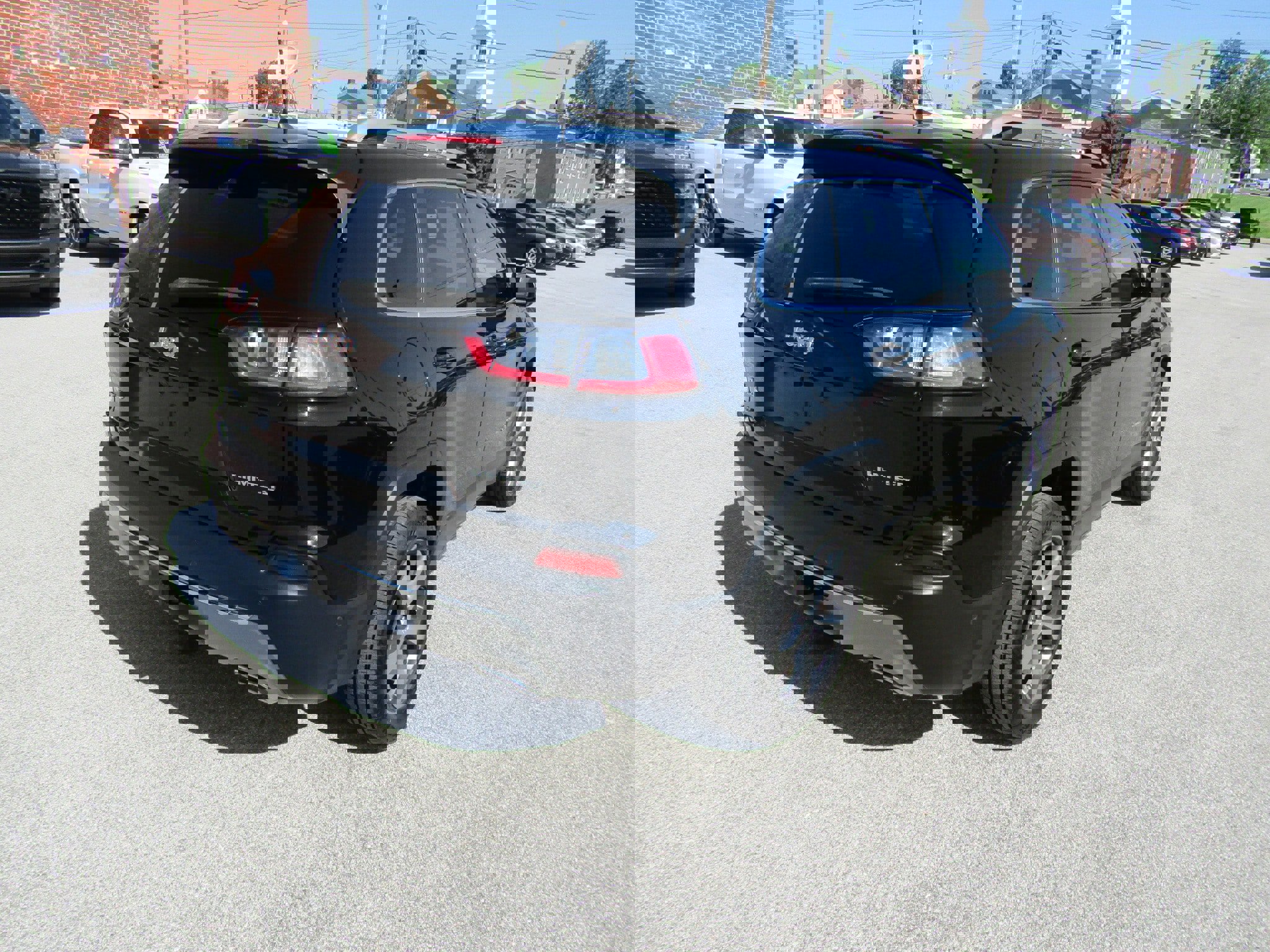 Used 2021 Jeep Cherokee Limited w/ Trailer Tow Group image 3