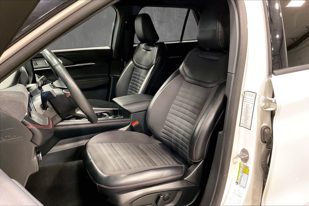 Used 2025 Ford Explorer ST-Line w/ ST-Line Street Pack AWD/4WD image 22
