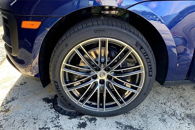 Certified 2026 Porsche Macan image 14