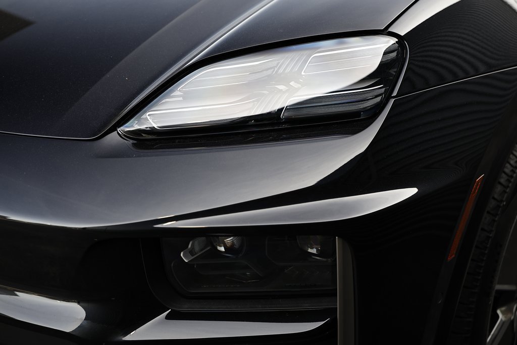 New 2025 Porsche Macan Turbo Electric image 17