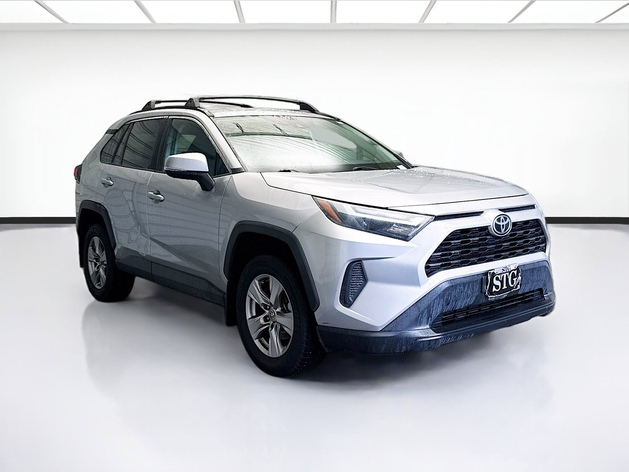 Used 2022 Toyota RAV4 XLE image 3