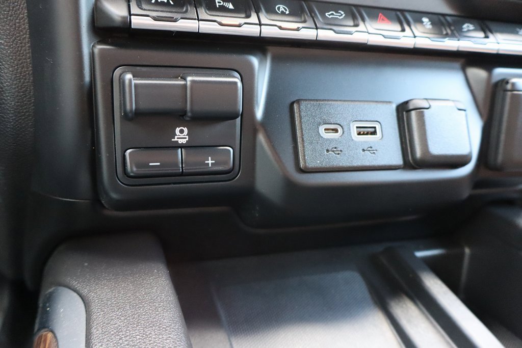 Used 2021 Chevrolet Silverado 1500 High Country w/ Technology Package image 14