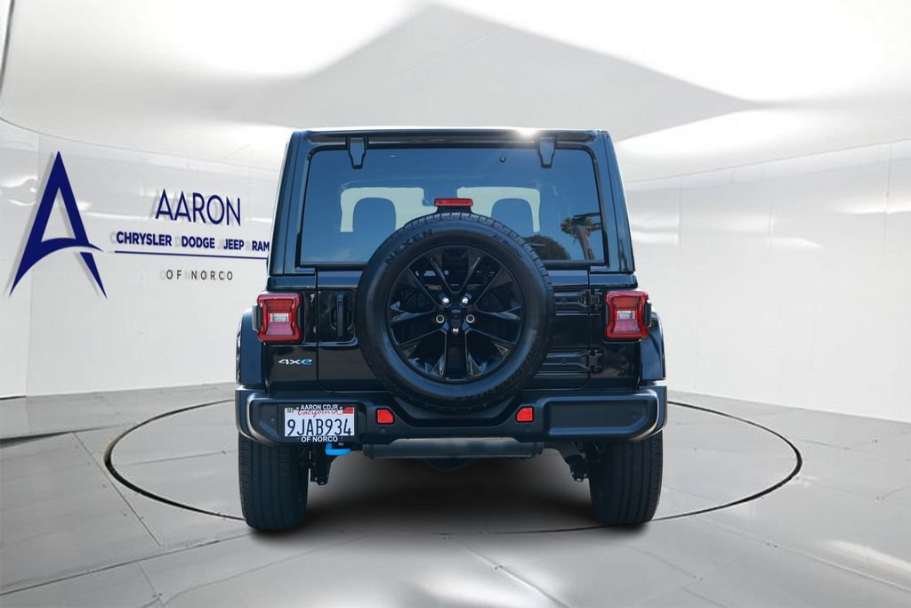 Used 2024 Jeep Wrangler Unlimited Sahara w/ Technology Group AWD/4WD image 3