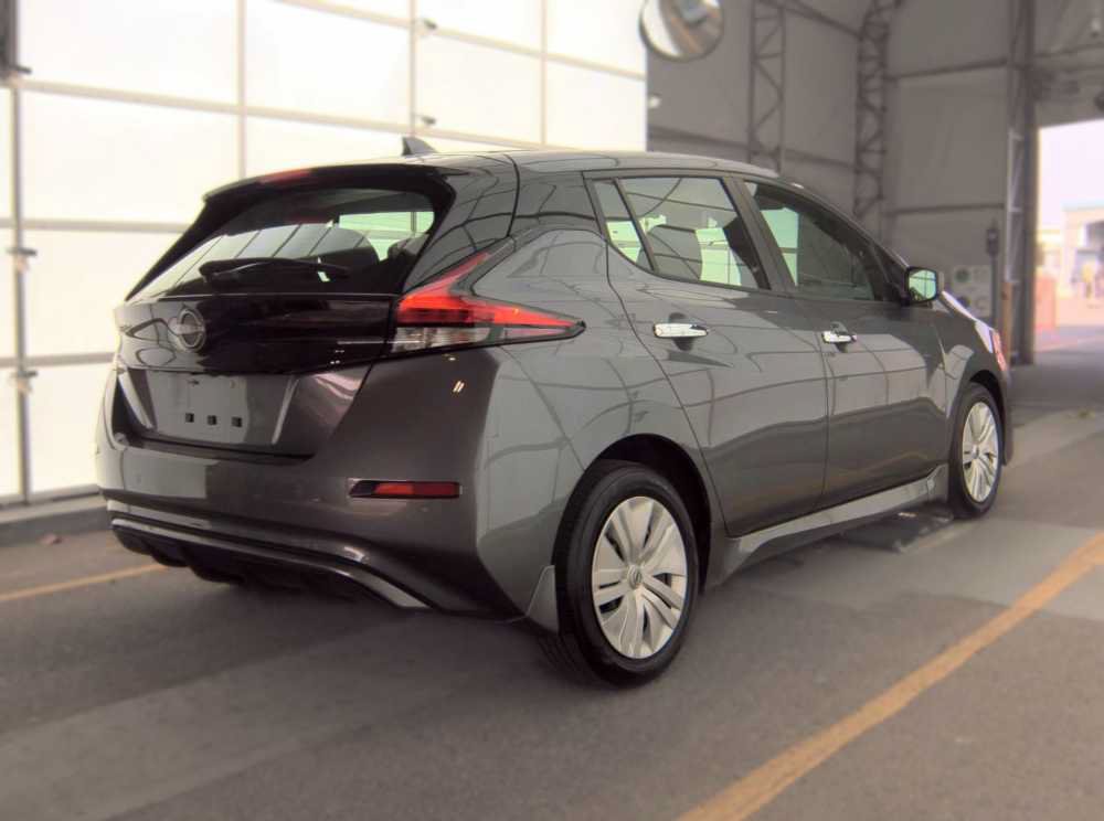 Used 2025 Nissan Leaf S FWD image 3