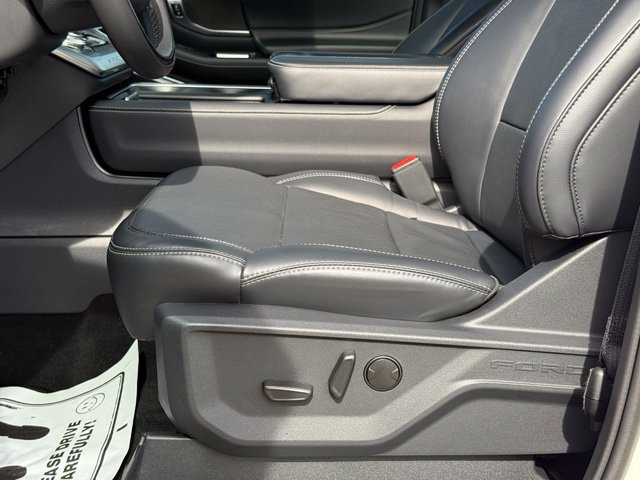Used 2025 Ford Expedition Platinum w/ Stealth Performance Package AWD/4WD image 14