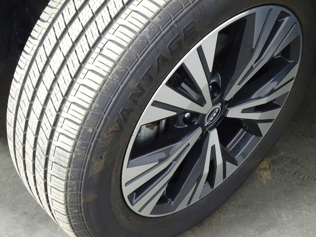 Used 2023 Nissan Rogue SV image 41