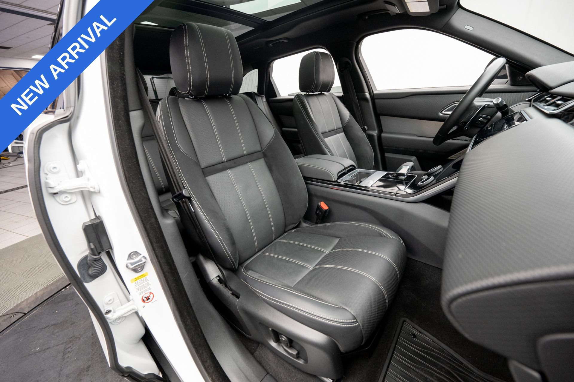 Used 2022 Land Rover Range Rover Velar R-Dynamic S AWD/4WD image 13