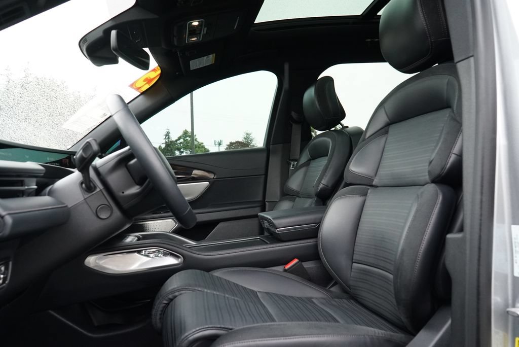 Certified 2025 Lincoln Nautilus Reserve AWD/4WD image 30
