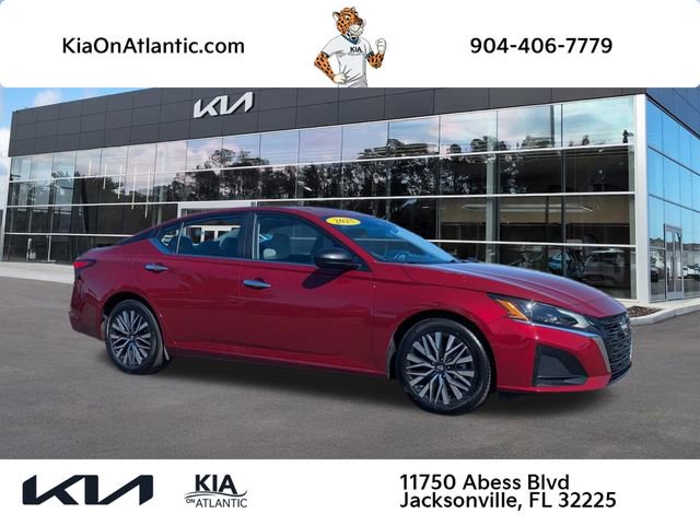 Used 2025 Nissan Altima 2.5 SV image 1