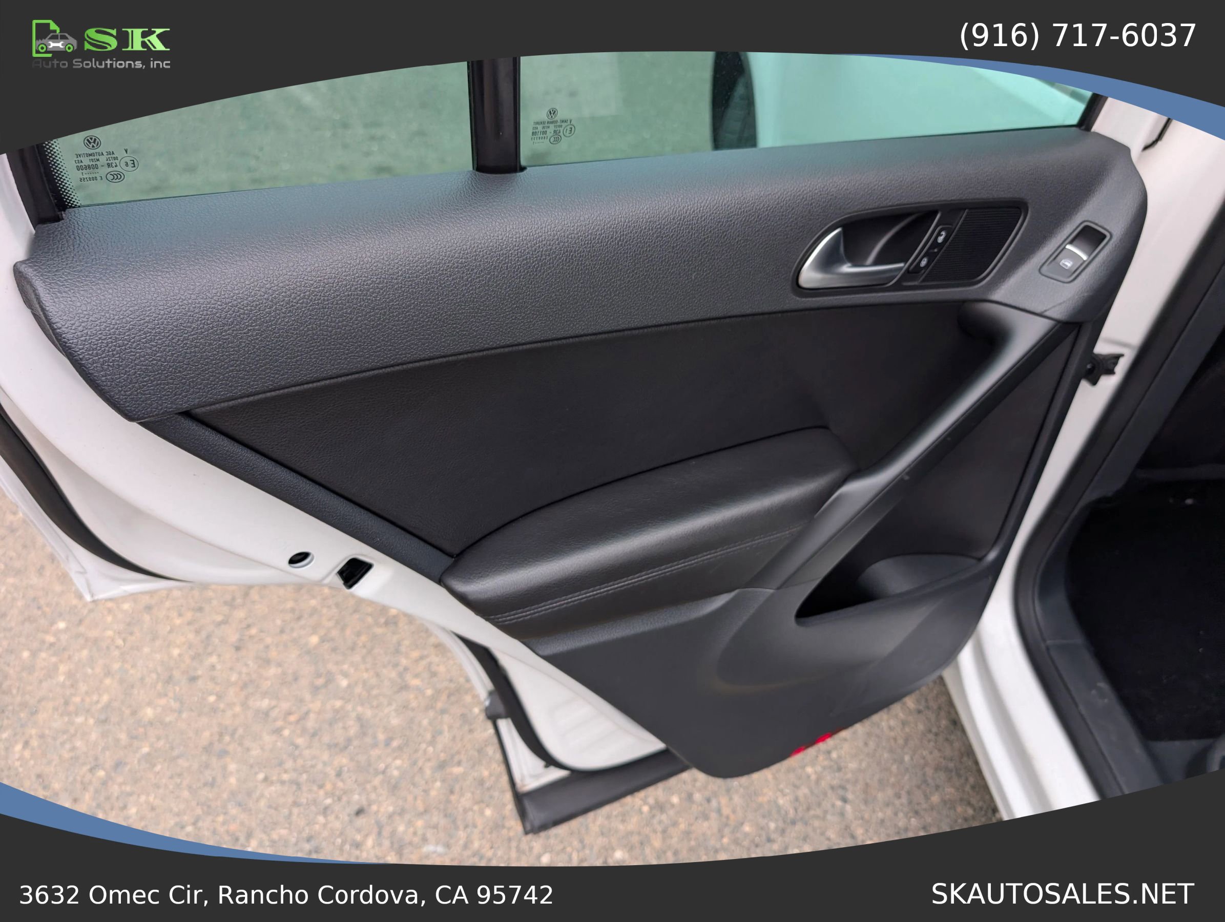 Used 2011 Volkswagen Tiguan S image 28