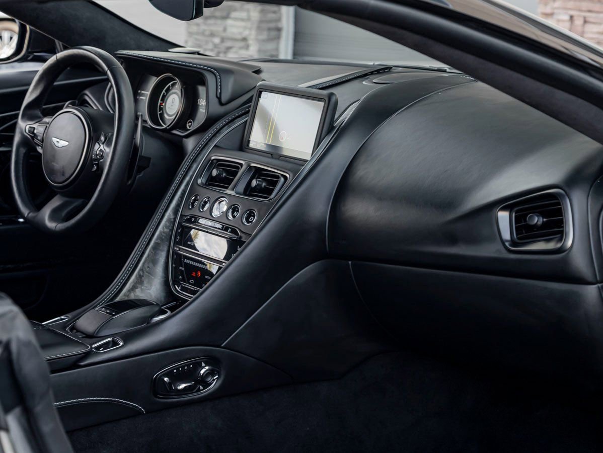 Used 2019 Aston Martin DB11 Volante image 24
