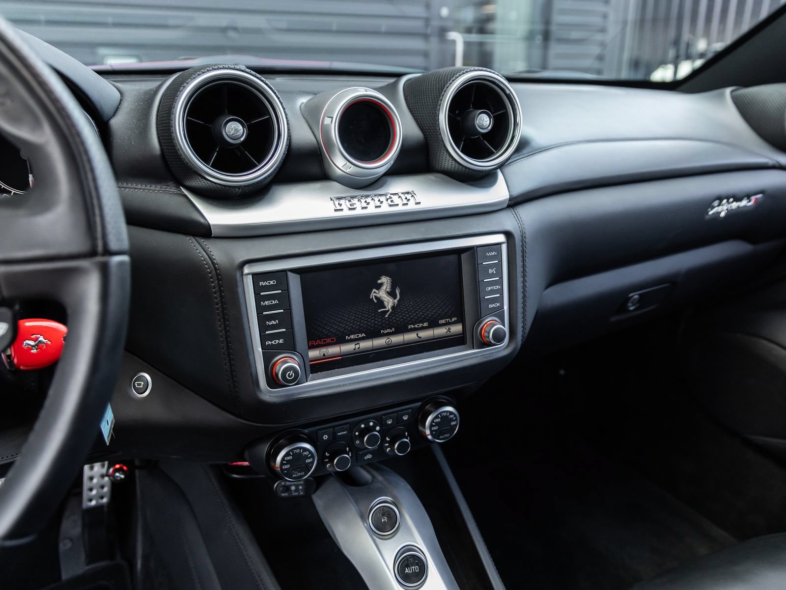 Used 2015 Ferrari California T RWD image 31