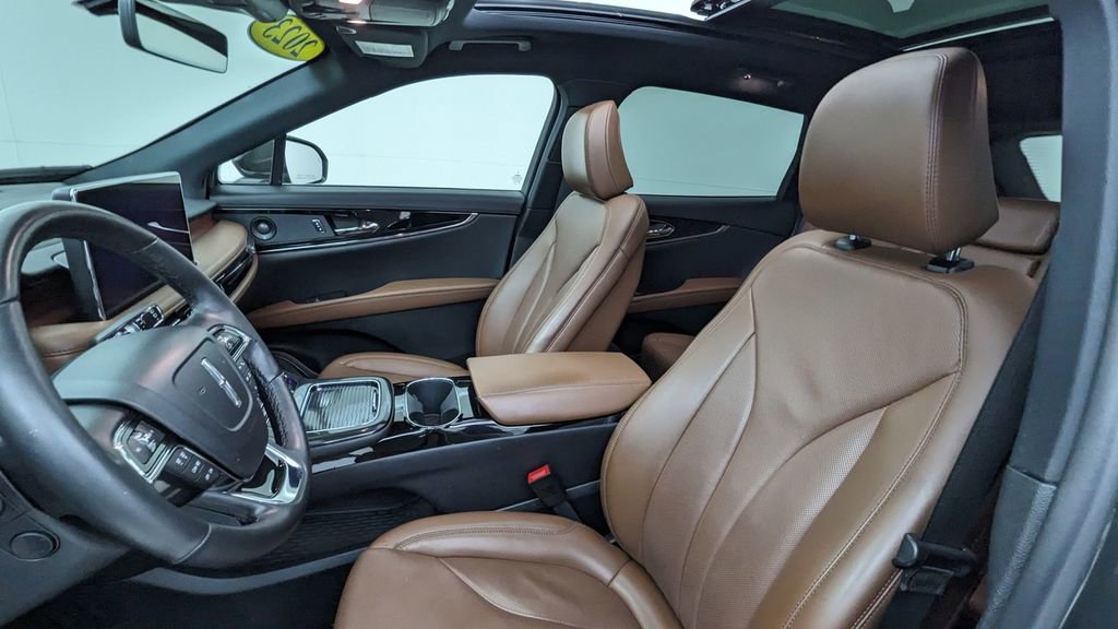 Used 2023 Lincoln Nautilus Reserve w/ Luxury Package image 2