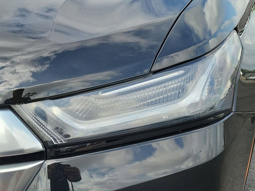 Used 2023 Chevrolet Traverse Premier w/ LPO, Floor Liner Package image 21