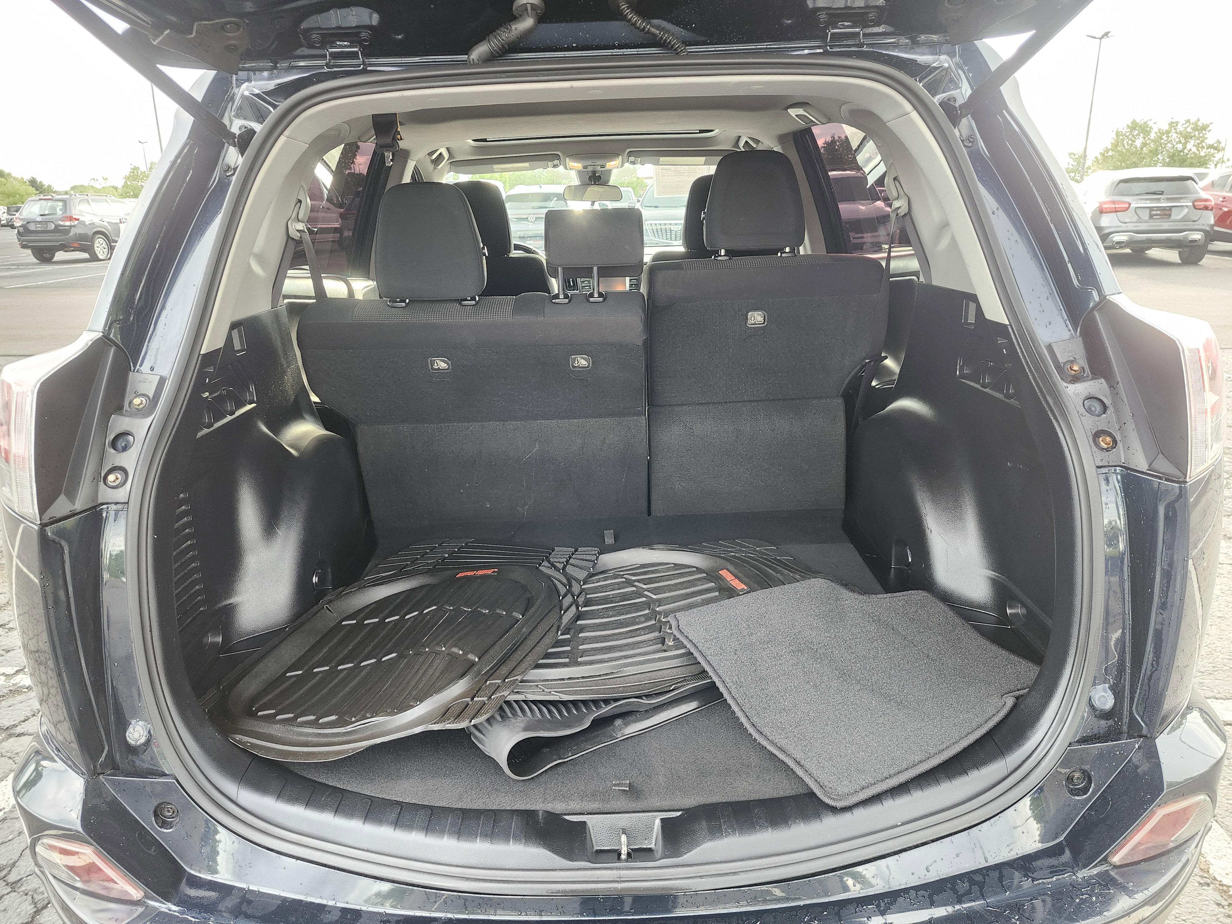 Used 2018 Toyota RAV4 XLE w/ Plus Extra Value Package AWD/4WD image 20