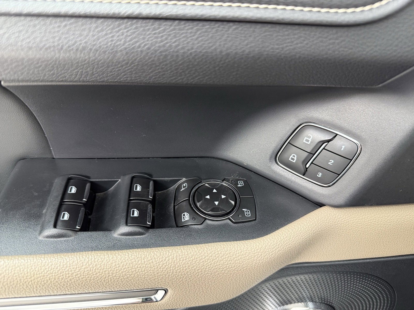 Used 2022 Ford Expedition Limited image 12