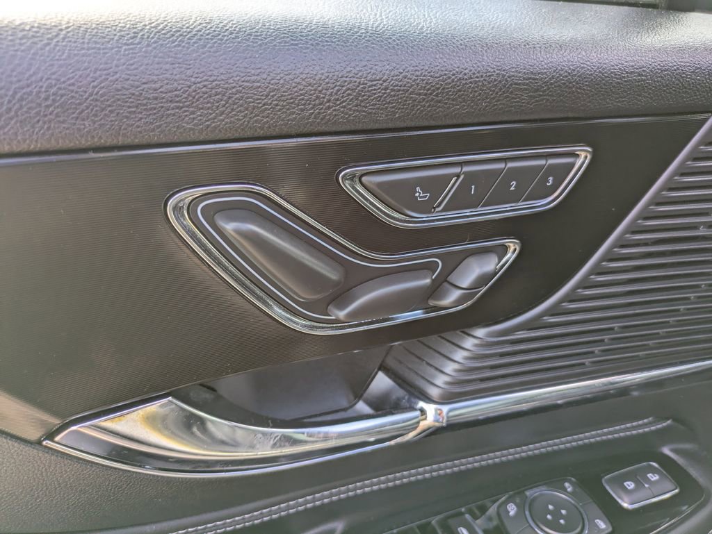 Used 2022 Lincoln Corsair Reserve w/ Equipment Group 201A image 11