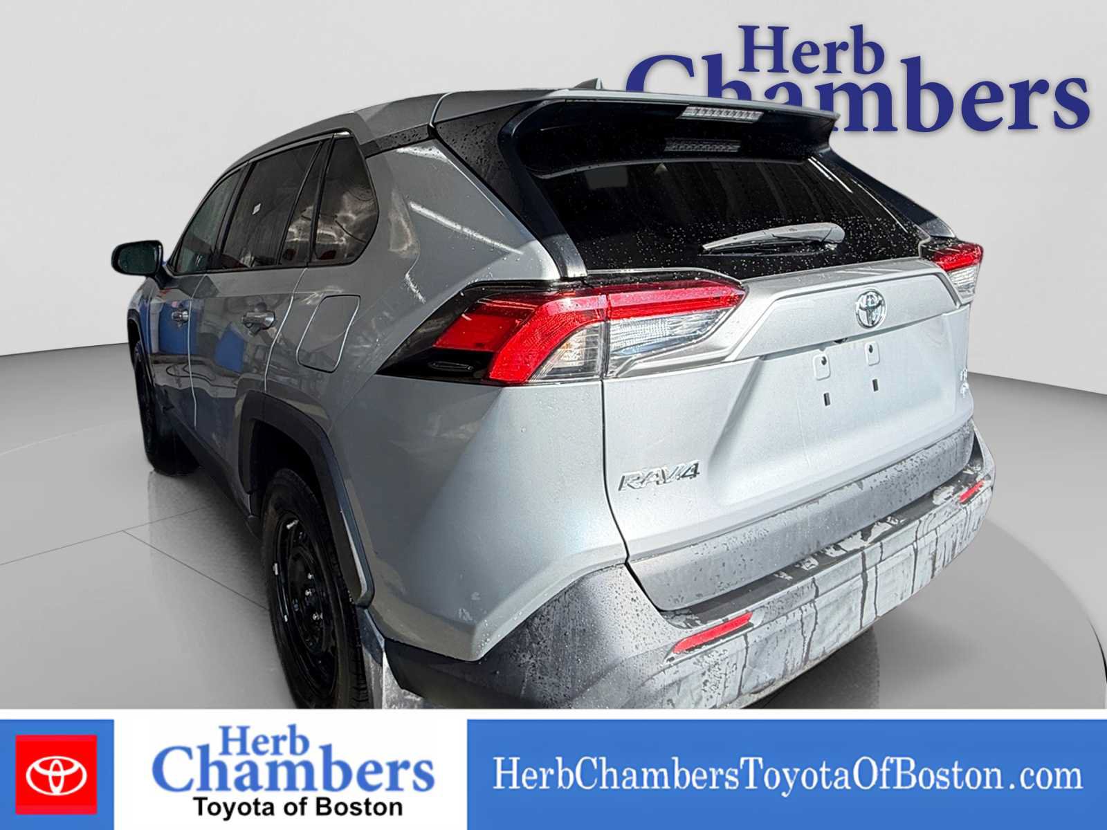Used 2023 Toyota RAV4 LE AWD/4WD image 3
