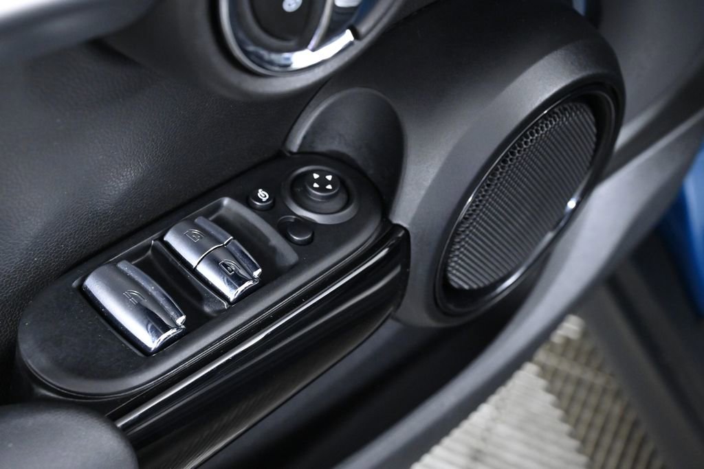 Certified 2024 MINI Cooper image 22