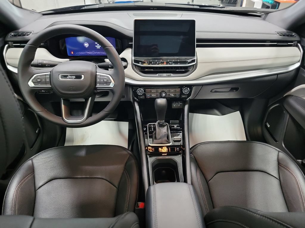 Certified 2024 Jeep Compass Limited w/ Elite Group AWD/4WD image 4