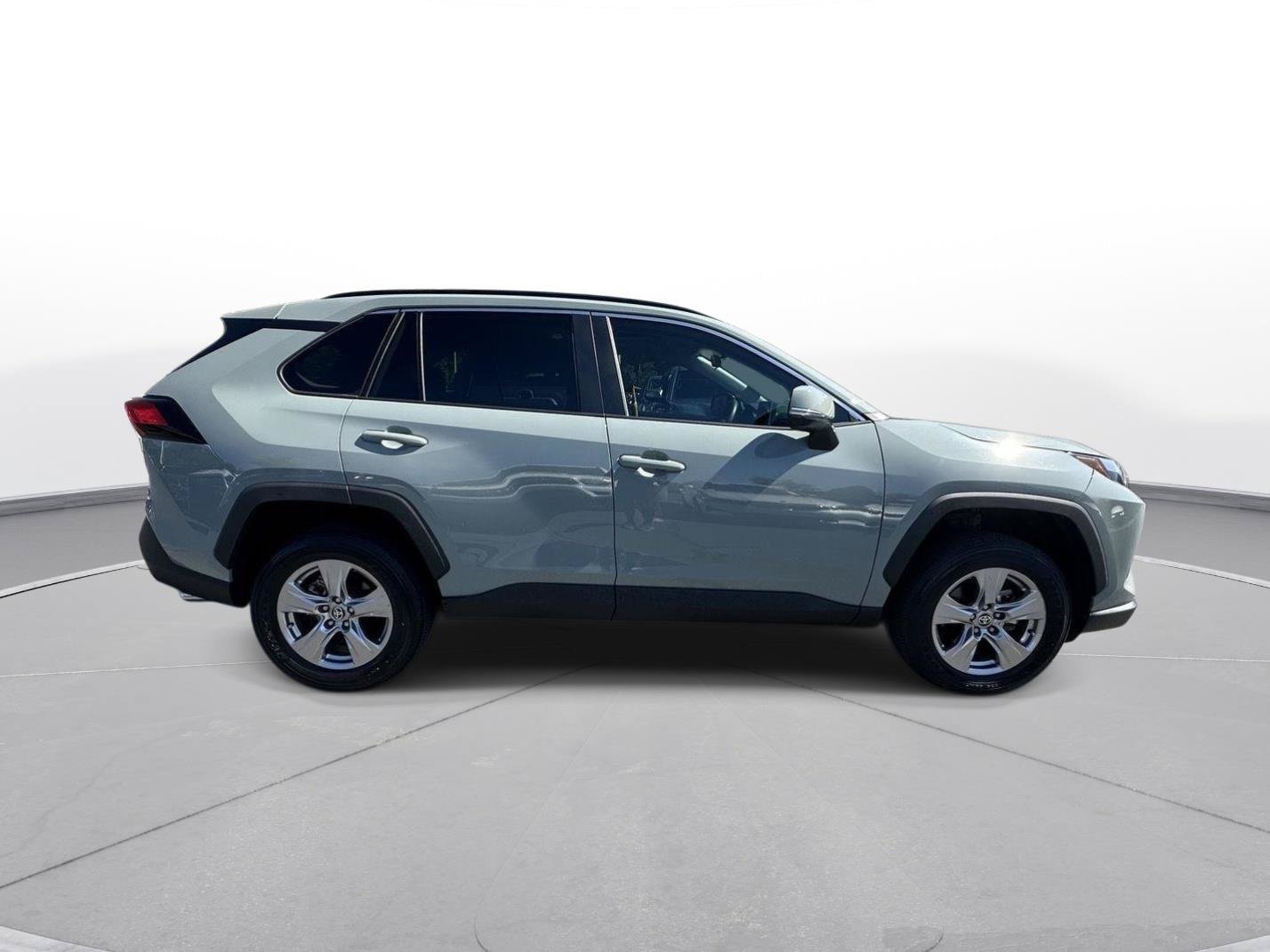 Used 2023 Toyota RAV4 XLE w/ Convenience Package FWD image 5