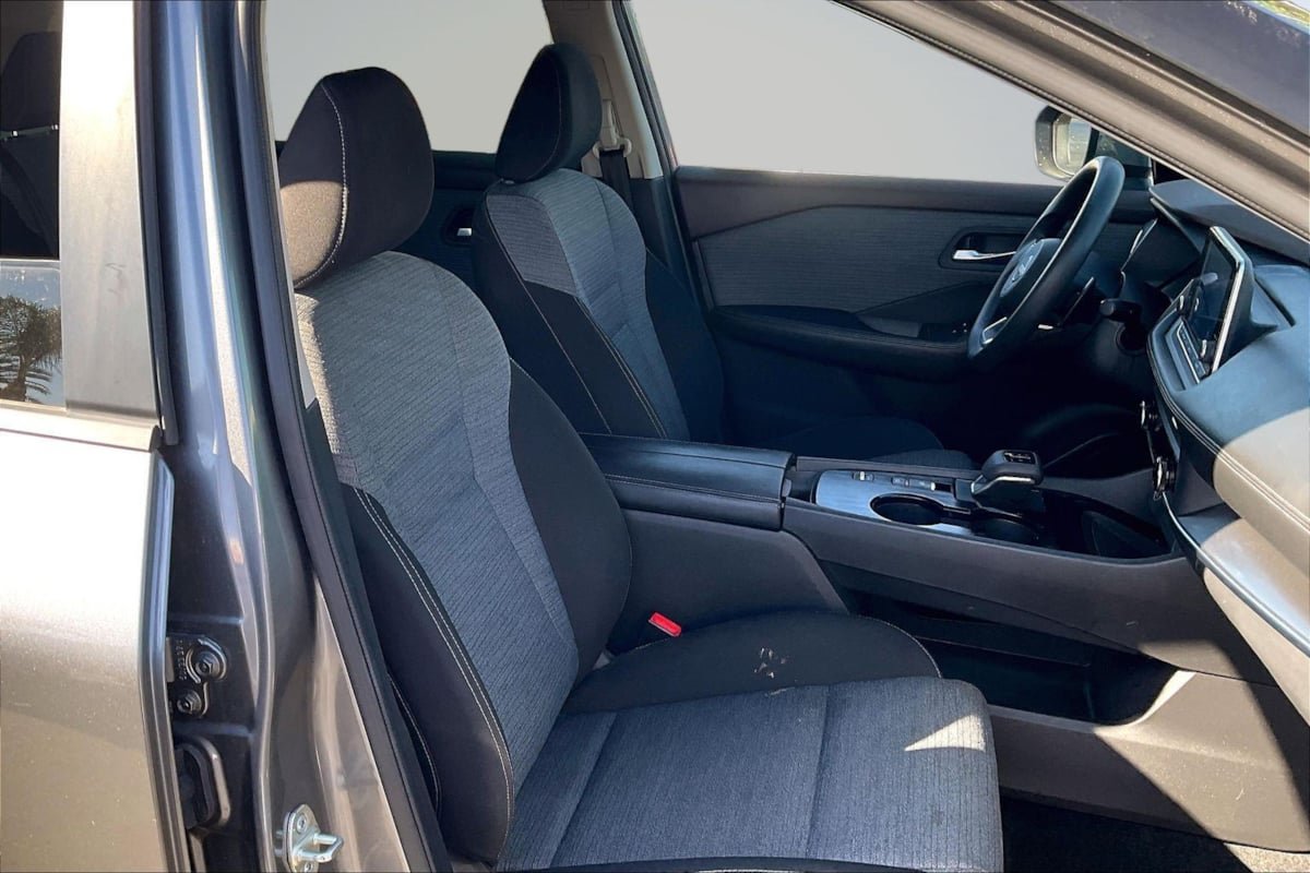 Used 2023 Nissan Rogue SV FWD image 7