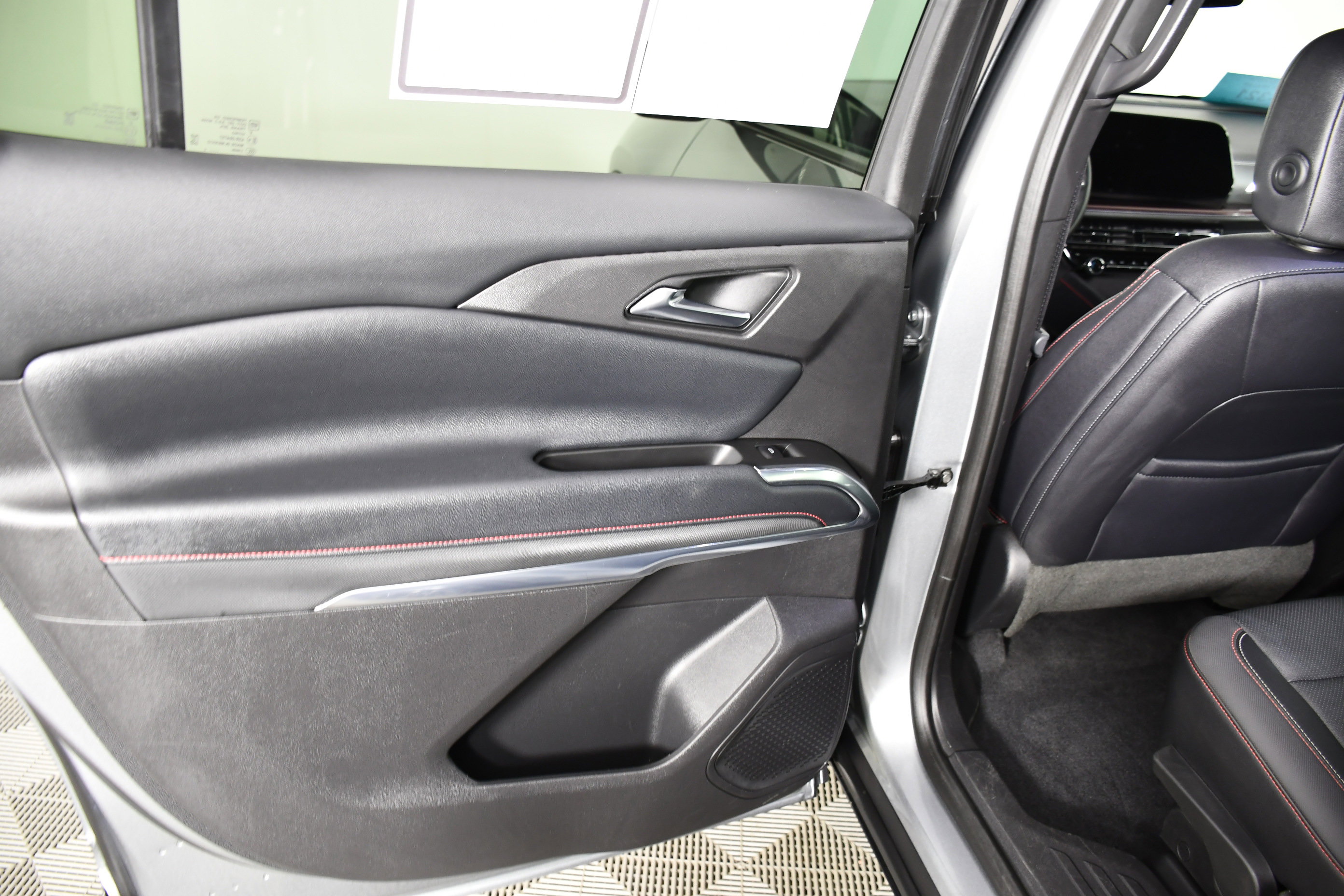 Used 2025 Chevrolet Traverse Z71 image 44