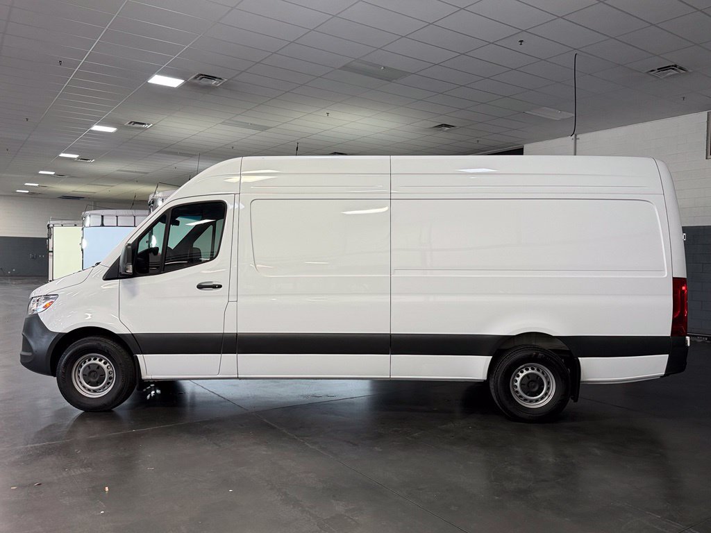Used 2024 Mercedes-Benz Sprinter 2500 image 8