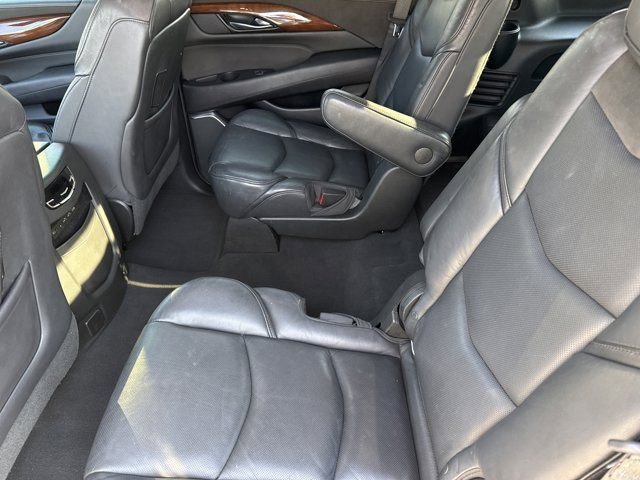 Used 2019 Cadillac Escalade Premium Luxury image 17