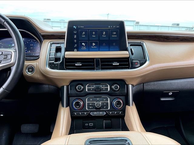 Used 2023 Chevrolet Suburban Premier w/ Advanced Technology Package AWD/4WD image 19