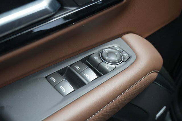 Used 2025 Chevrolet Tahoe High Country image 33