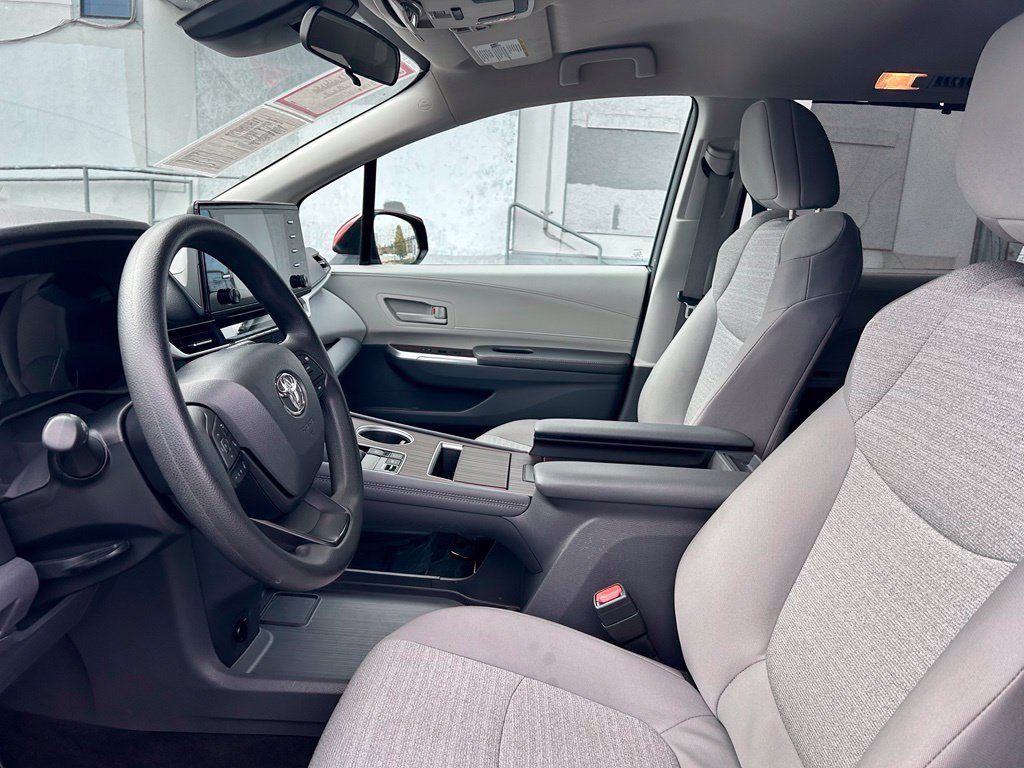 Certified 2024 Toyota Sienna LE AWD/4WD image 10
