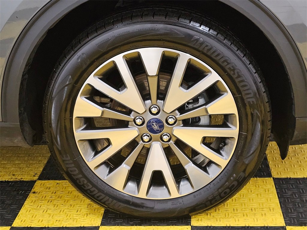 Used 2022 Ford Escape Titanium w/ Class II Trailer Tow Package image 9