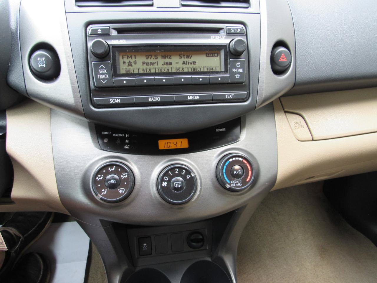 Used 2012 Toyota RAV4 4WD w/ Value Pkg image 17