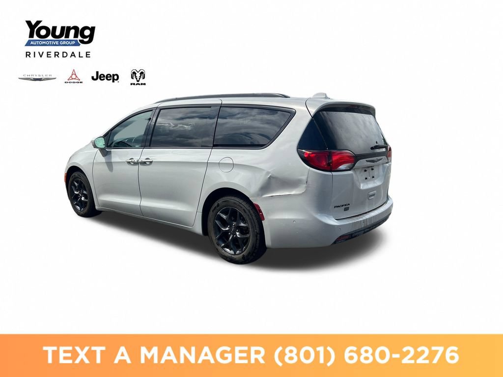 Used 2019 Chrysler Pacifica Touring-L FWD image 3