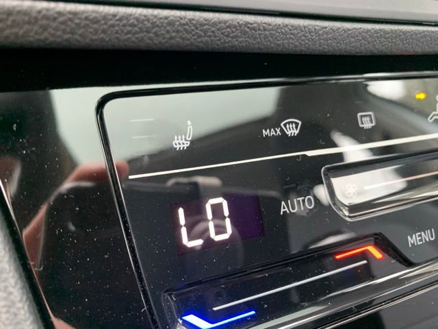 Used 2025 Volkswagen Jetta SE w/ Sunroof Package image 19