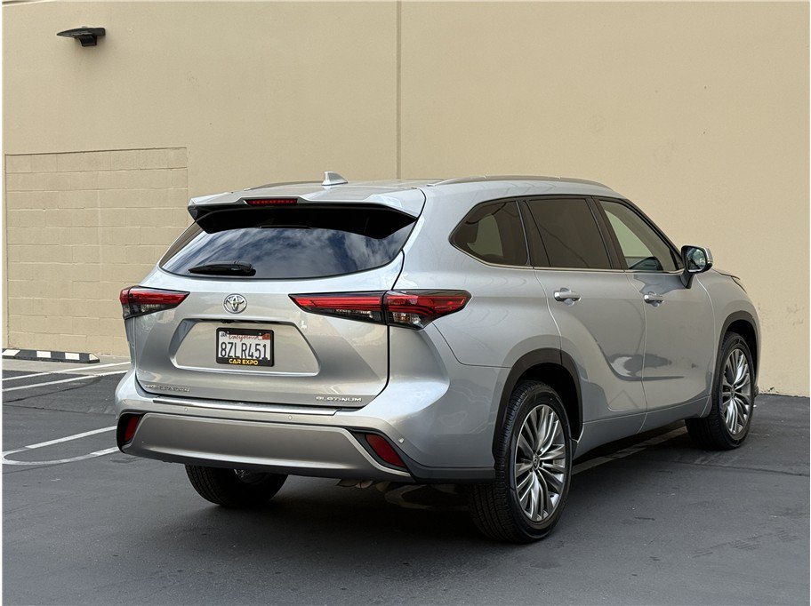 Used 2022 Toyota Highlander Platinum FWD image 6