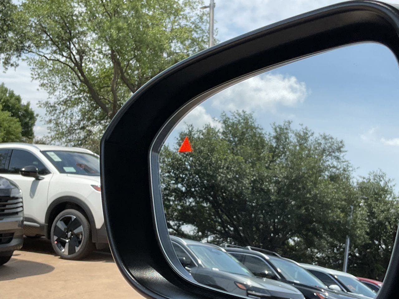 Used 2025 Nissan Rogue SV FWD image 18