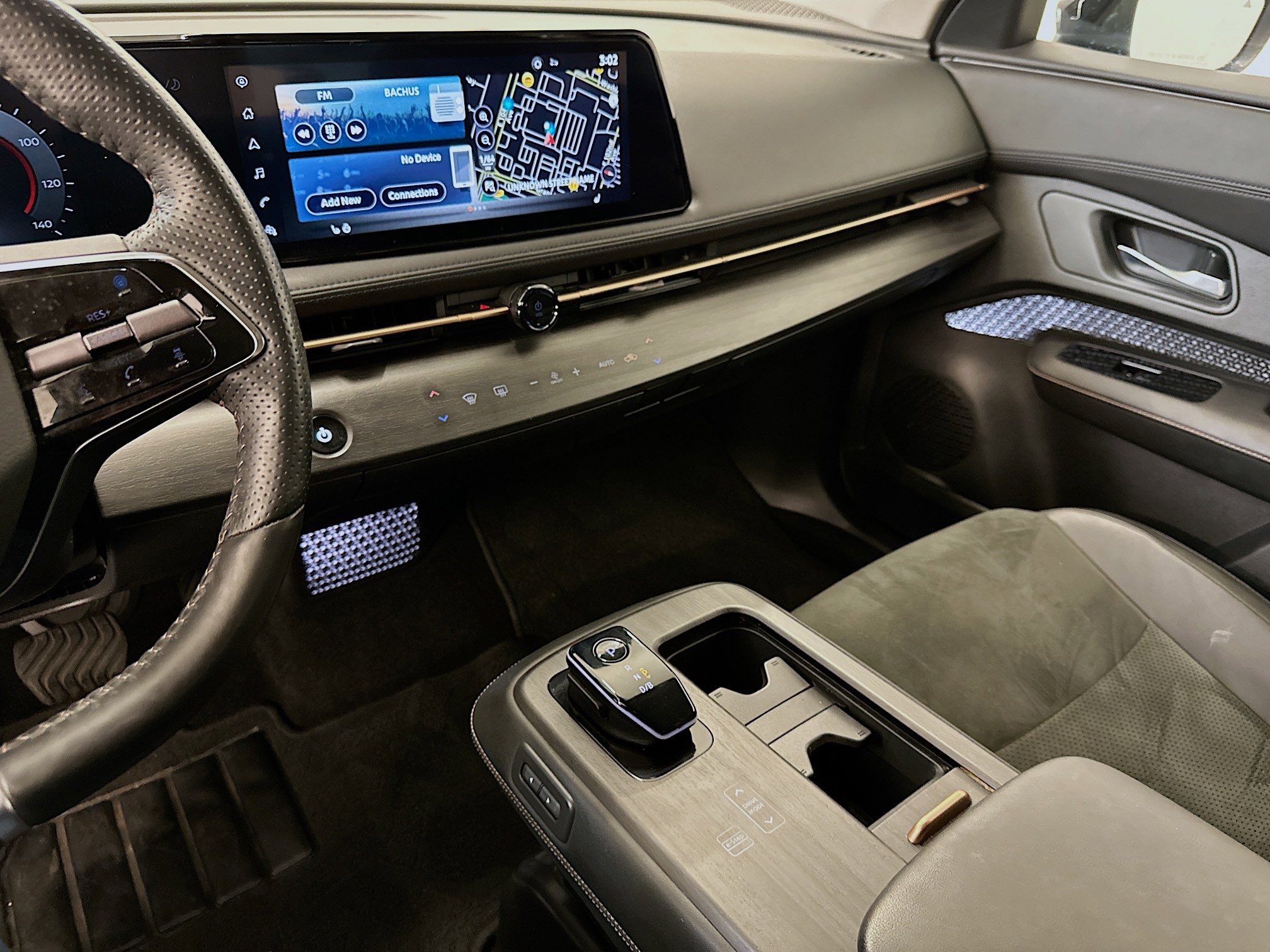 Used 2023 Nissan Ariya AWD image 26