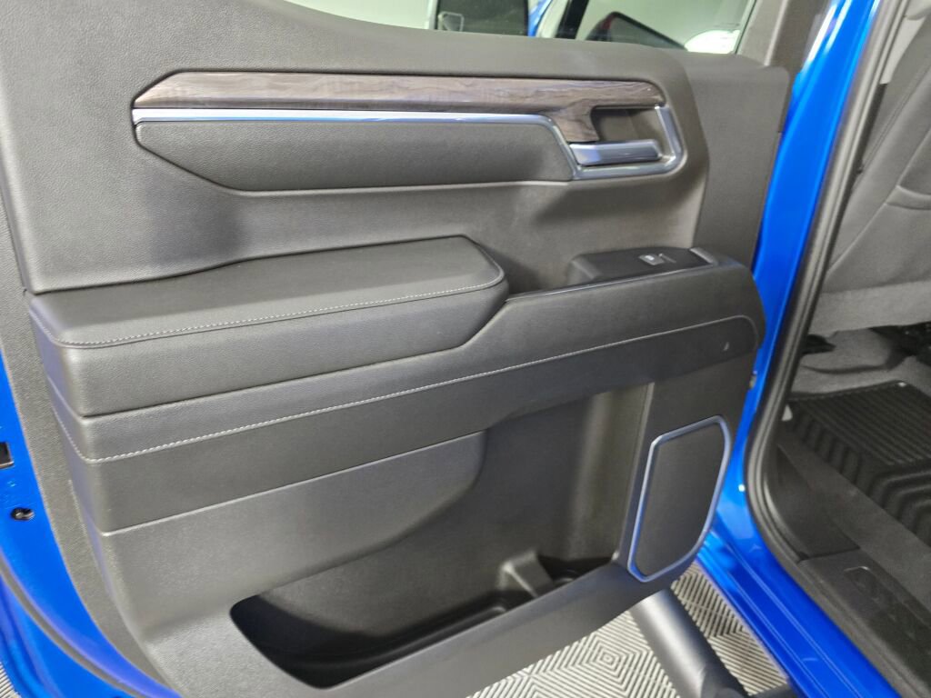 Used 2024 Chevrolet Silverado 1500 LTZ w/ Technology Package image 34