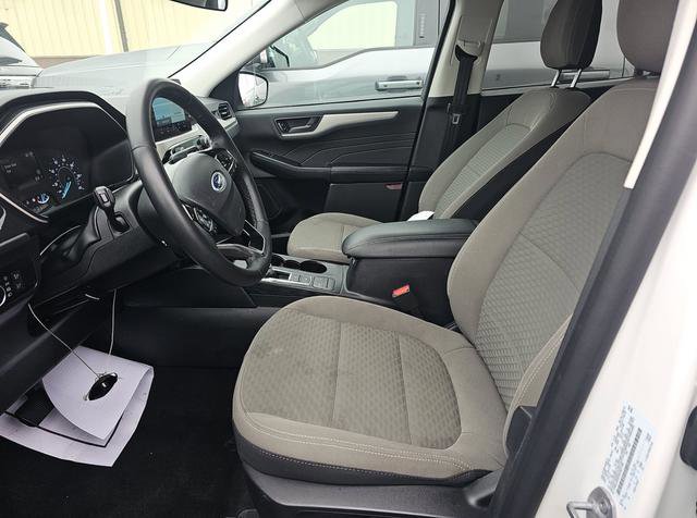 Used 2022 Ford Escape SE w/ SE Sport Appearance Package image 3