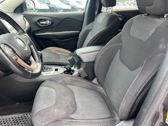 Used 2016 Jeep Cherokee Latitude w/ Cold Weather Group AWD/4WD image 17