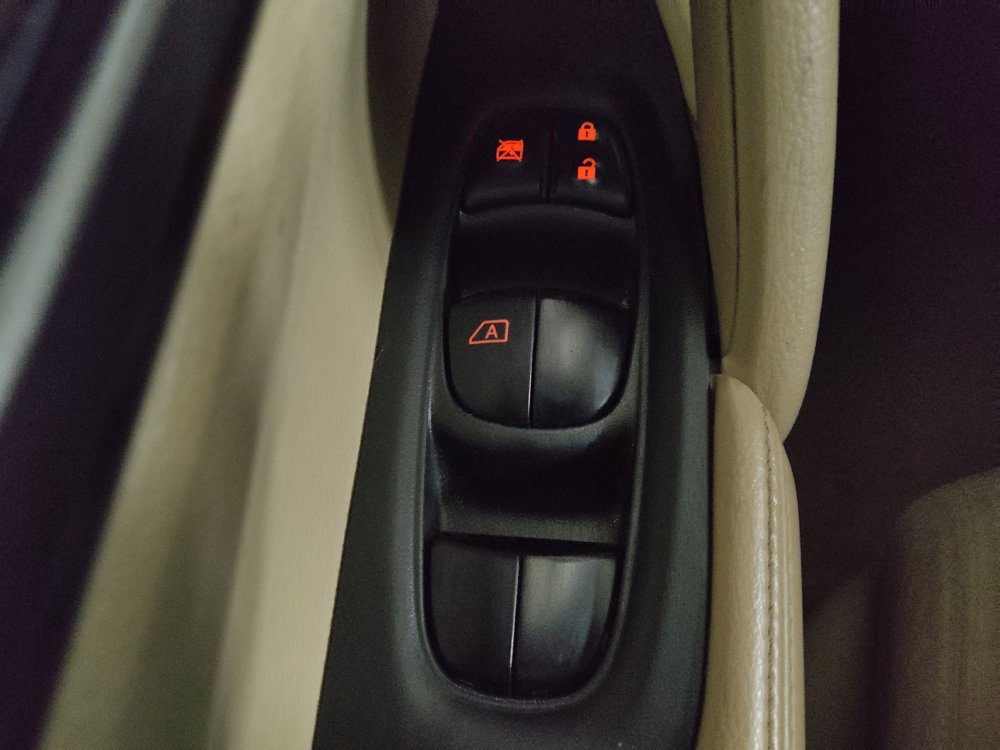Used 2015 Nissan Rogue S FWD image 27