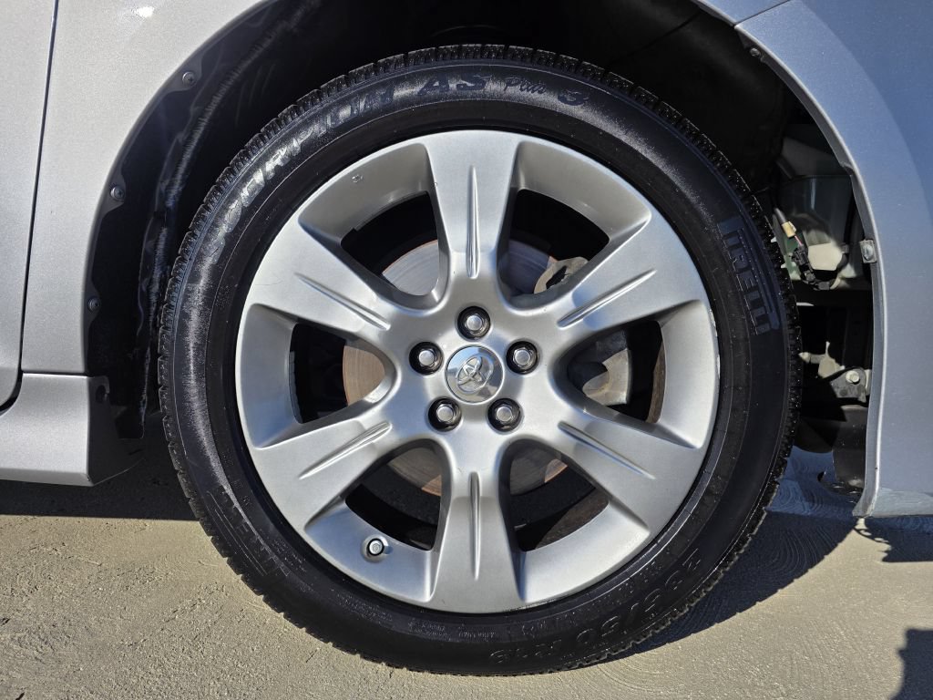 Used 2014 Toyota Sienna SE FWD image 12