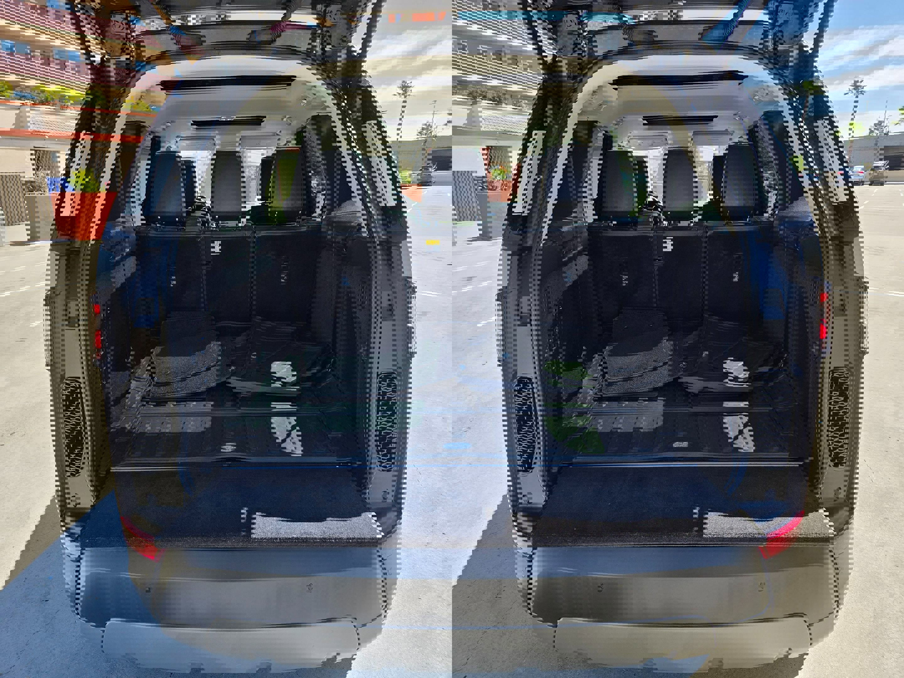 Used 2017 Land Rover Discovery First Edition image 13