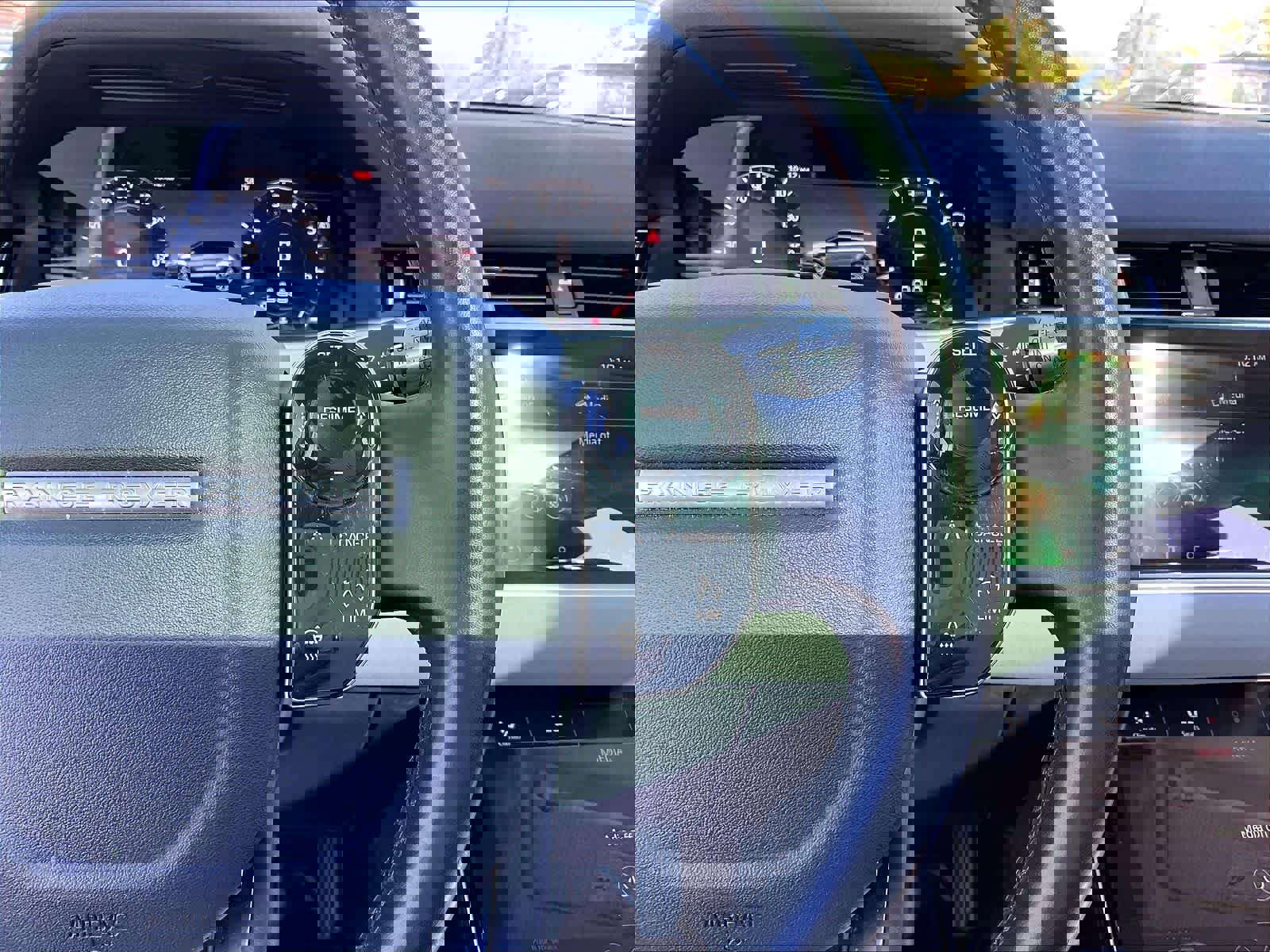 Used 2020 Land Rover Range Rover Evoque SE image 20