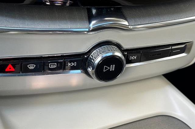 Certified 2023 Volvo XC60 T8 Ultimate image 22