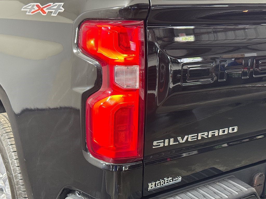 Used 2019 Chevrolet Silverado 1500 Custom w/ Custom Value Package AWD/4WD image 32