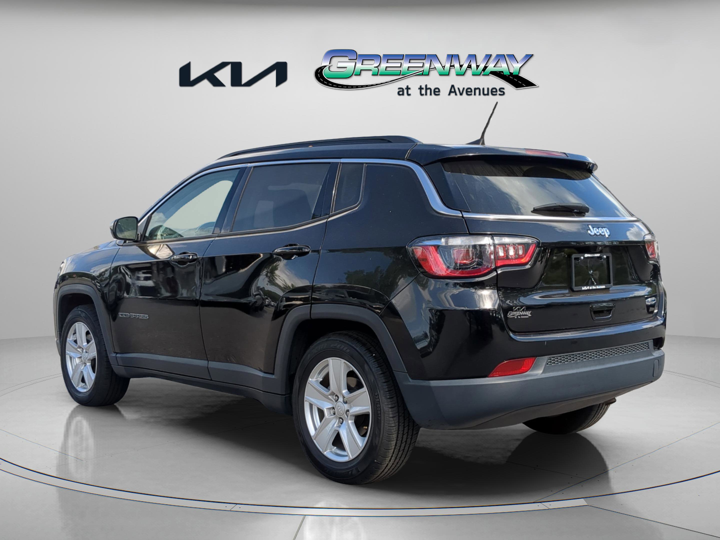 Used 2022 Jeep Compass Latitude w/ Convenience Group FWD image 5
