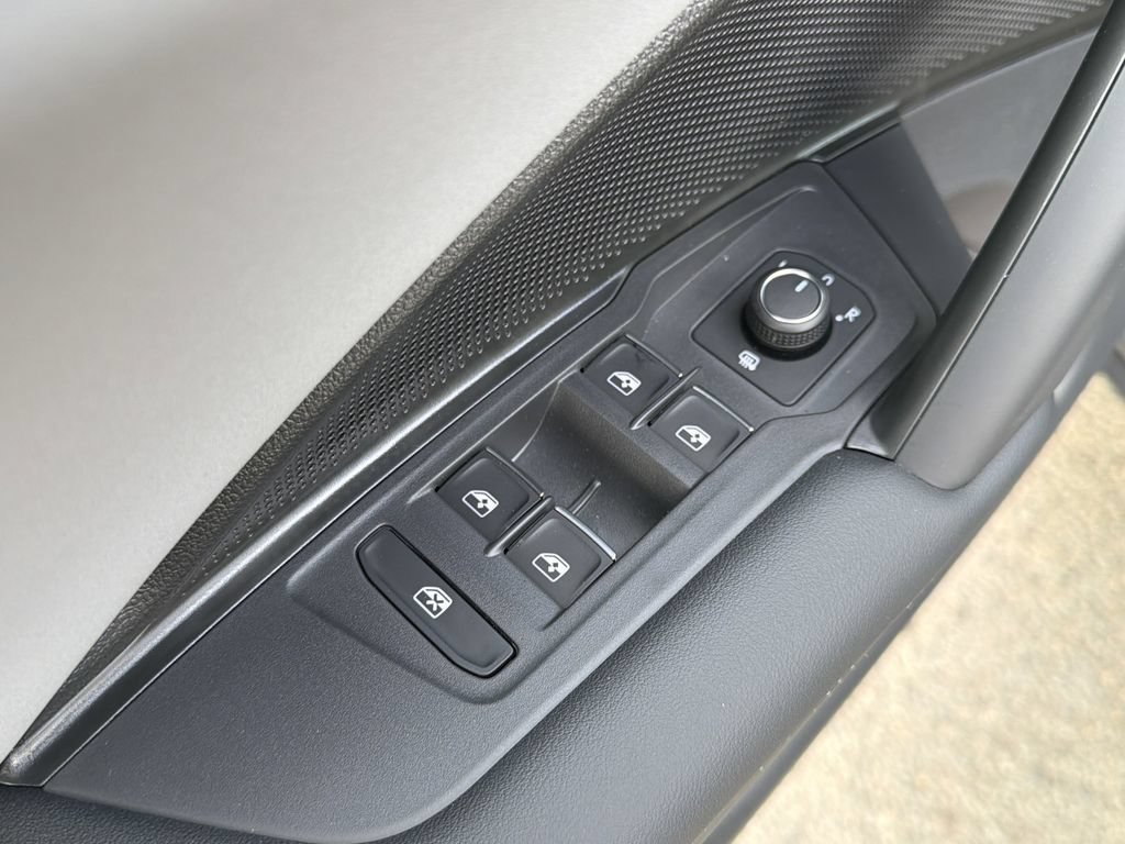 New 2026 Volkswagen Tiguan SE R-Line FWD image 25